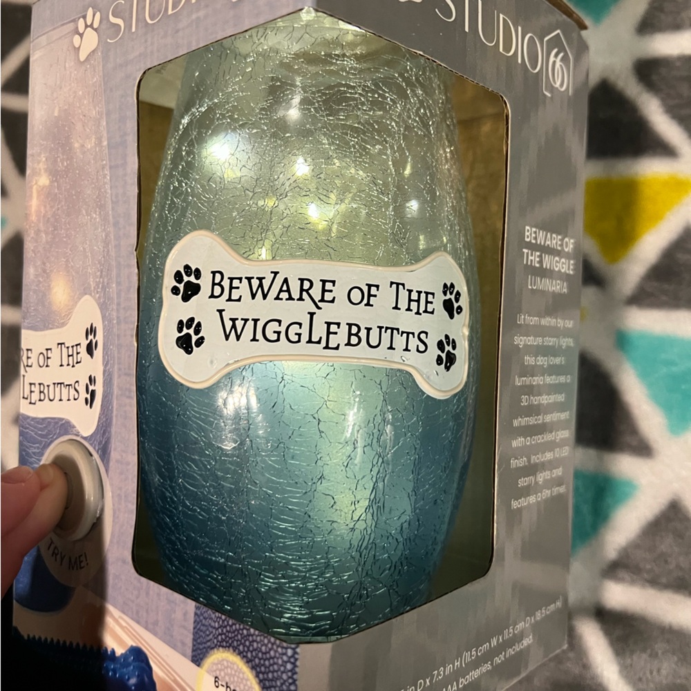 ❗️clearance/price firm❗️Beware of the Wigglebutts luminaria outdoor decor